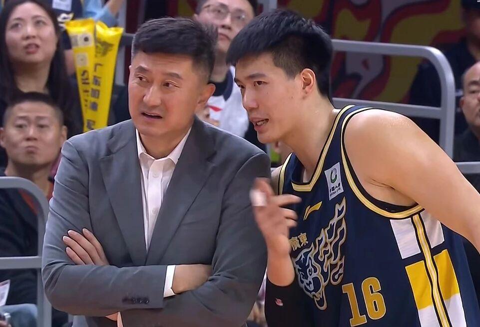 在线娱乐-广东男篮遇到大麻烦,曝焦泊乔申请离队,杜锋培养球员遭质疑!