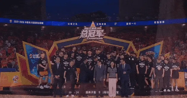 上海男篮时隔24年夺冠,姚明场边见证上海男篮夺得第二冠